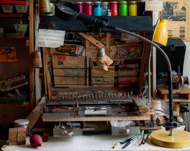 Zdjęcia pracowni Juliana Antonisza/ Photos  from the studio of Julian Antonisz, fot./photo Weronika Łodzińska, dzięki uprzejmości Zachęty Narodowej Galerii Sztuki/ courtesy of Zachęta National Gallery of Art