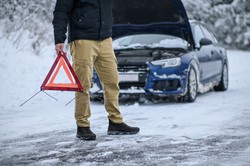 Ostrzeżenie IMGW. Marznące opady i gołoledź 11 i 12 lutego. Dramatyczne warunki na drogach