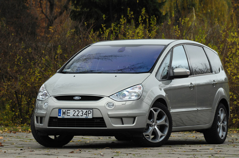 Ford S-Max: funkcjonalny, oszczędny i dobrze jeździ