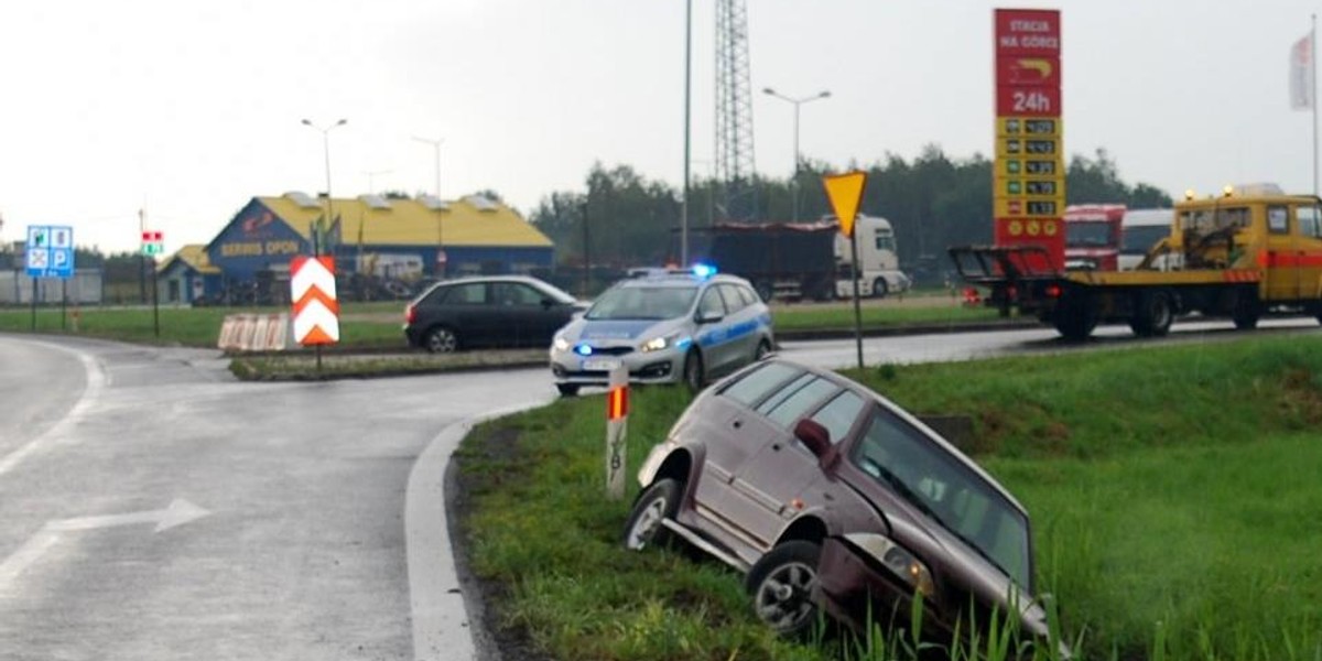 Pijany mężczyzna wypadł autem z drogi