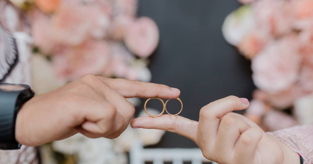 Na której ręce i na którym palcu należy nosić obrączkę? Nie wszyscy o tym wiedzą