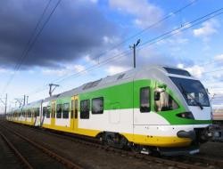 Niegroźne zderzenie dwóch pociągów w Warszawie. Są utrudnienia w ruchu