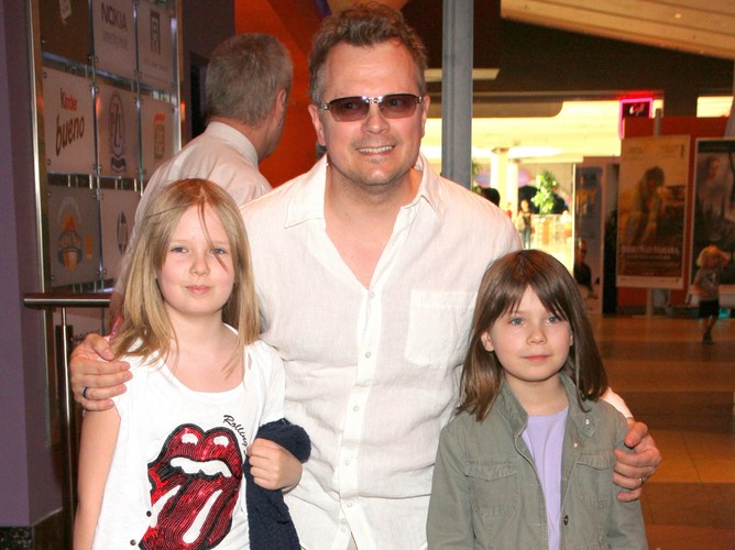 Piotr Szwedes z córkami: Martyną i Zuzanną