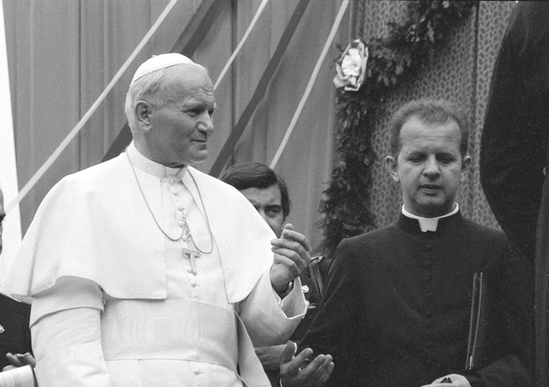 Jan Paweł II i jego osobisty sekretarz ks. Stanisław Dziwisz w 1979 r. w Kalwarii Zebrzydowskiej