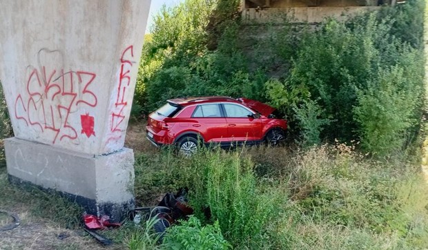 Pronađen mrtav muškarac u kolima u Inđiji