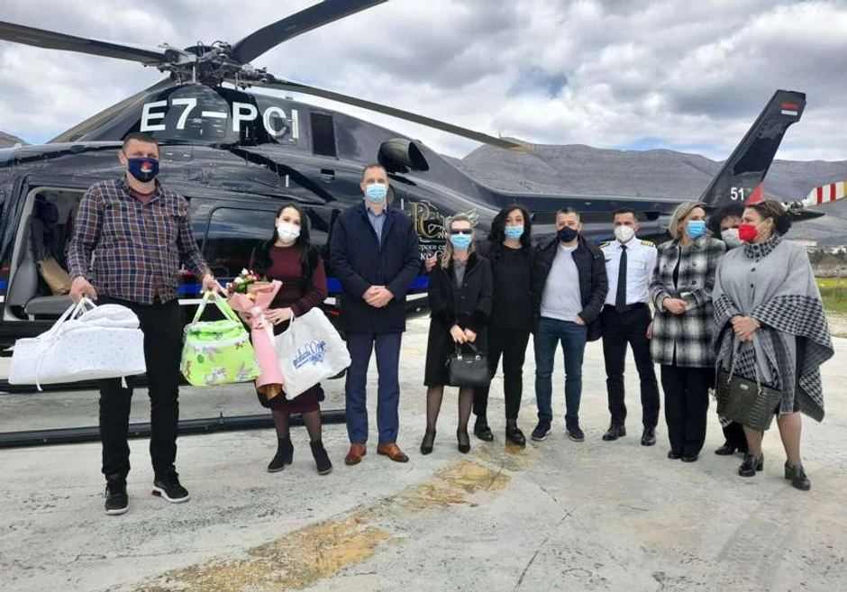 Blizanci kući stigli helikopterom