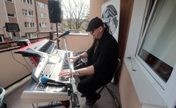 "Otwórz okno i posłuchaj", czyli koncert na szczecińskim balkonie [WIDEO]