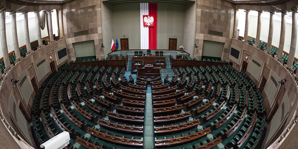 Polacy wybierali 15 października 2023 r. 460 posłów i 100 senatorów.