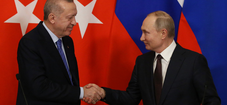 Panu Bogu świeczkę i diabłu ogarek. Jak Erdogan manewruje między z NATO a Moskwą