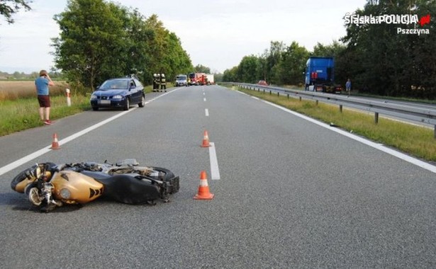 Śmiertelny wypadek motocyklisty koło Gostynina. Ruch wahadłowy jeszcze potrwa, ale trasa jest już przejezdna