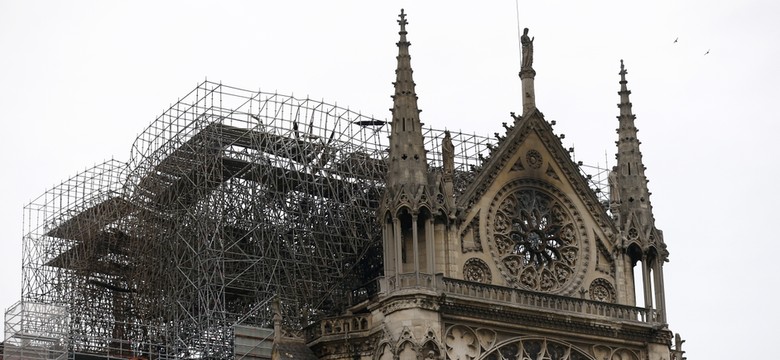 Pożar Notre Dame. Miliarderzy przeznaczyli setki milionów euro na odbudowę