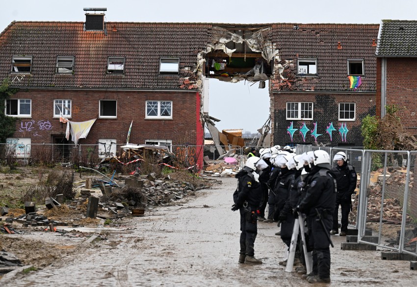 Uništena kuća u selu Licerat