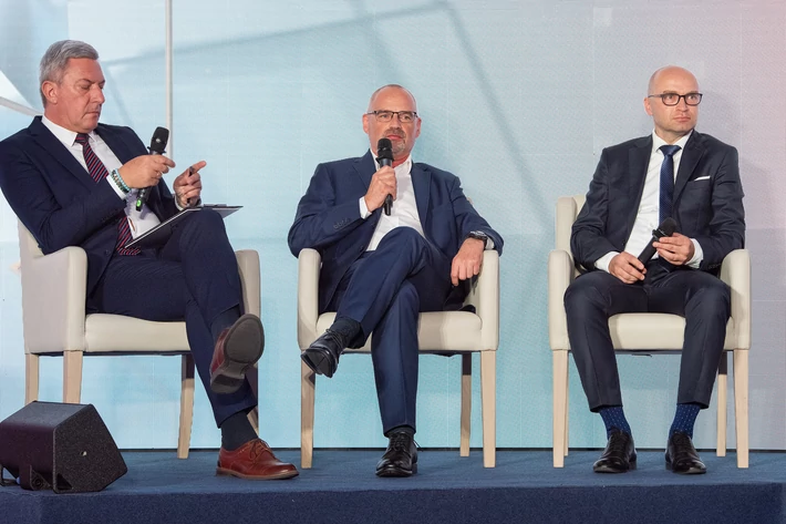 Od lewej: Paweł Zielewski, redaktor naczelny Forbes Polska, Robert Zatorski, Dyrektor Regionalny ds. korporacyjnych ING Banku Śląskiego na region Szczecin.,  Krzysztof Szwaja, Partner Associate, Dział Doradztwa Podatkowego w KPMG.