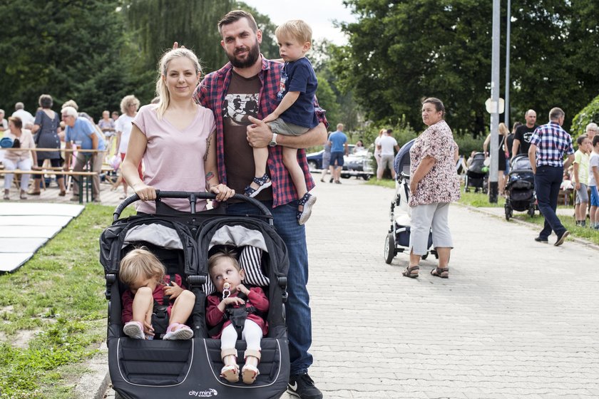 Żory. Mieszkańcy Rogoźnej zorganizowali piknik i zbiórkę pieniędzy dla trojaczków