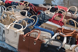 Walka z handlem podróbkami – proces cywilny czy karny?