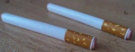 Žuvačky v tvare cigariet.