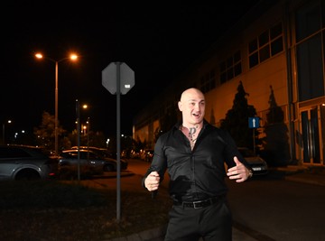 Naručio školjke, a oni mu doneli podbradak! Desingerica se zbunio u restoranu: "Jesam li ja jedini zaostao ovde?!"