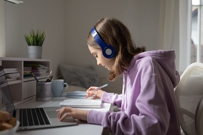 Kształcenie zdalne w szkołach – obowiązki dyrektorów i nauczycieli