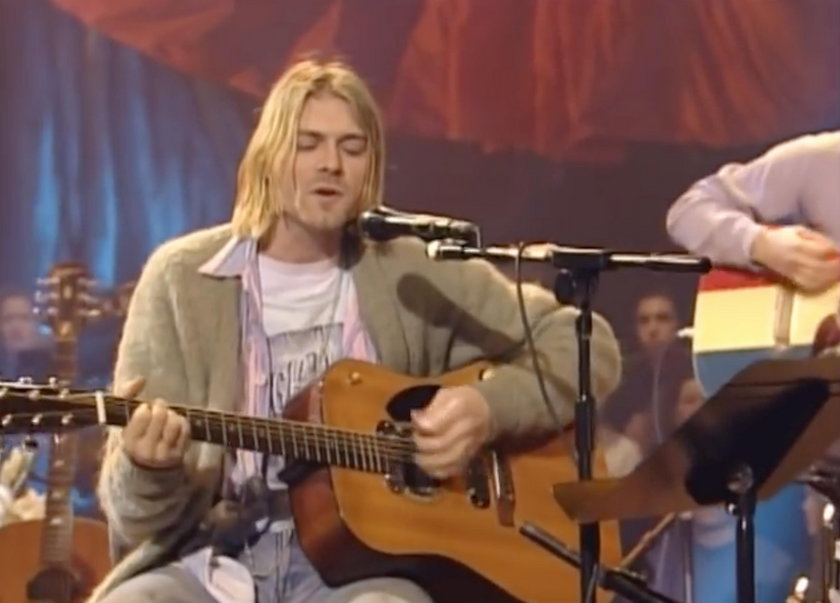 Sweter i gitara Kurta Cobaina na aukcji