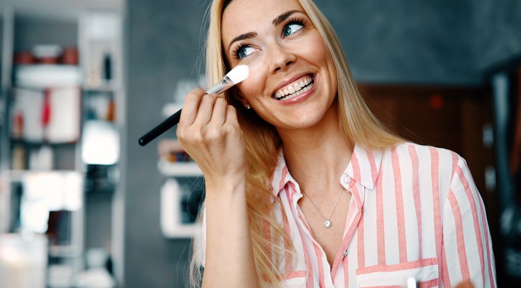 Alapozó helyett próbáld ki a skin tint termékeket Fotó: Getty Images