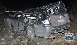 Siedlce: 19-latek zginął w wypadku. BMW roztrzaskane o drzewo