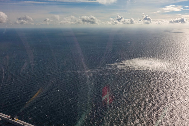 Zdjęcie wzburzonej wody na Bałtyku, w miejscu, gdzie przebiega gazociąg