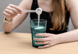 Doza kreatina za žene je od 3-5 g dnevno