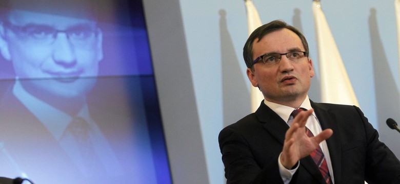 KRS odmówiła odwołania sędziego Raczkowskiego. Tego chciał Zbigniew Ziobro