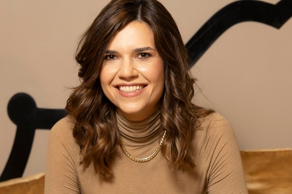 GENETIKA JE ČUDO! Anica Lazić sa rođenom sestrom izašla u provod i ljudi su u neverici koliko liče: Vanja je završila master studije na državnom fakultetu