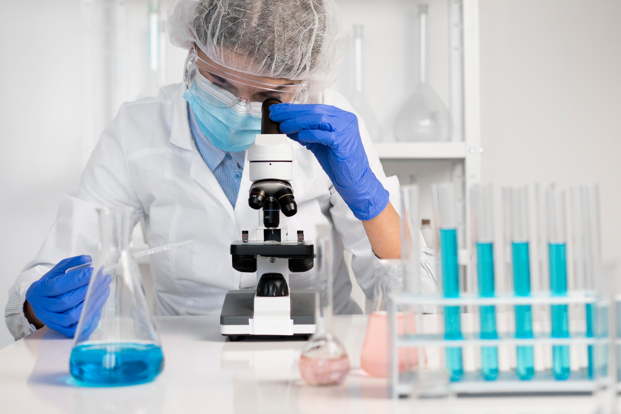 Laboratórna analýza vzoriek môže odhaliť genetické stopy súvisiace s nádorovým ochorením. Nový test skúma vo vzorke moču fragmenty DNA spojené s rakovinou močového mechúra. (Ilustračný obrázok)