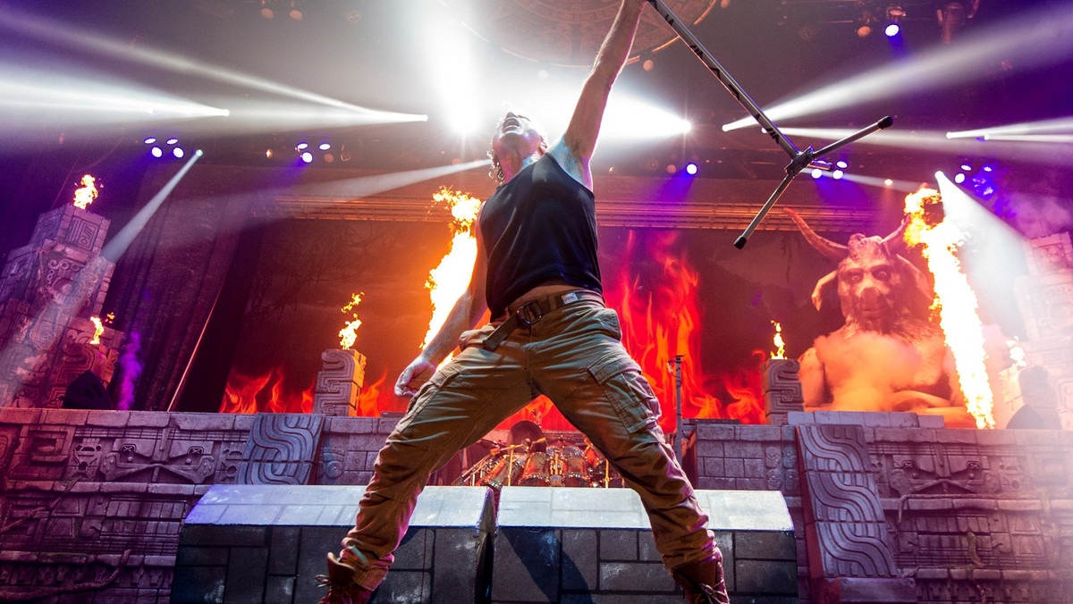 Iron Maiden nie zamierzają zwalniać tempa i już w lipcu zagrają w Polsce, aż dwa koncerty. 27 i 28 kwietnia kapela wystąpi w Krakowie. Nie wszystkim się to jednak podoba. Plakat promujący wydarzenie został niszczony i pokryty symbolami religijnymi.