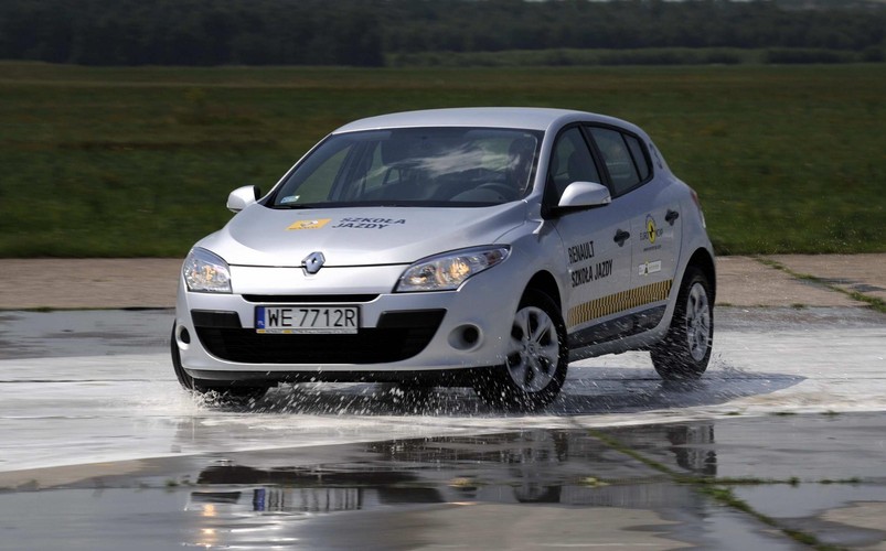 Za kierownicą w czasie burzy