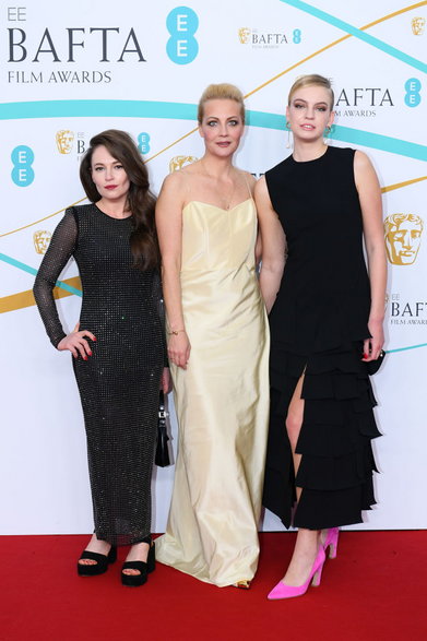 Dasza z matką Julią (w środku) na rozdaniu nagród BAFTA