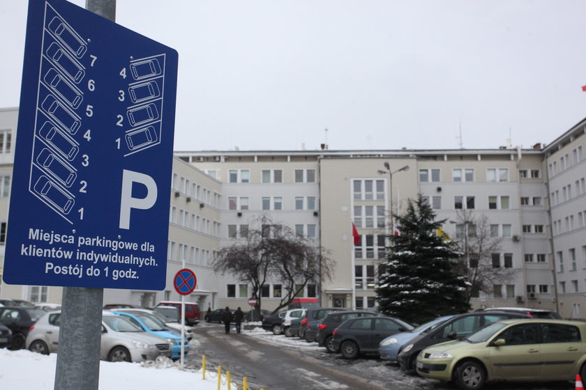 Parking przed urzędem miasta w Gdańsku 