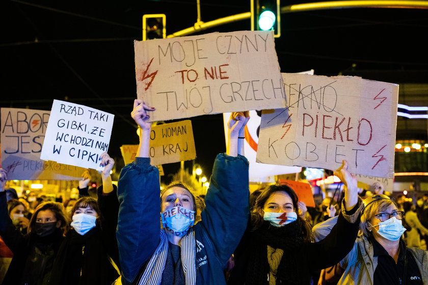 Protesty w Częstochowie. Pod Jasną Górą policja użyła gazu