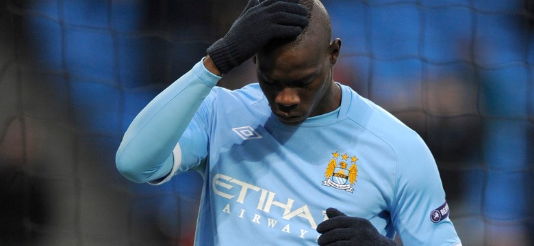 Gwiazdor Man City rzucał rzutkami do młodych piłkarzy