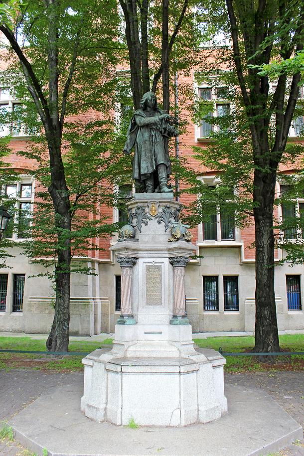 Pomnik Kopernika z 1900 r. wykonany przez Cypriana Godebskiego