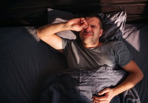 Spavanje bez jastuka čuva vid