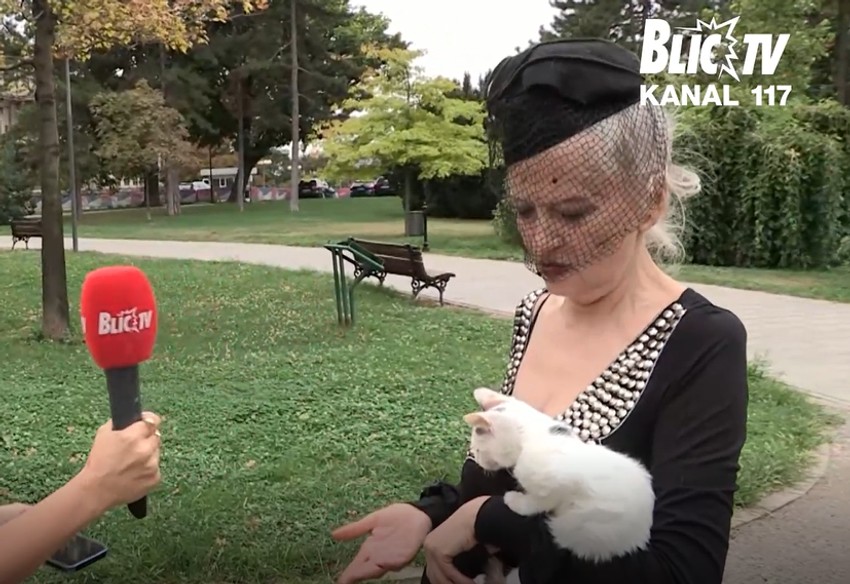 Meri Cakić igrala je u spotu "Lutka sa naslovne strane"