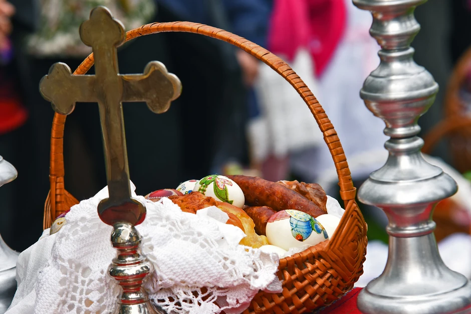 Korpa sa uskršnjim ručkom