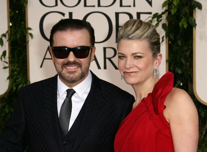 Riki Džervejs sa suprugom na Zlatnom globusu 2011. godine