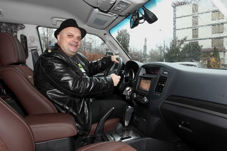 Krzysztof Skiba z zespołu 'Big Cyc' i jego nowe mitsubishi pajero