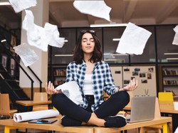 Dekompresja pourlopowa: sposoby na miękkie lądowanie w pracy po dłuższym wypoczynku