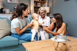 1500 zł co miesiąc, czyli tzw. babciowe. Ekspert: Jest jeden ważny warunek. Rodzice muszą go spełnić, by dostać to świadczenie