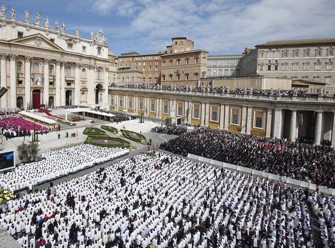 Plac św. Piotra w Watykanie podczas uroczystości