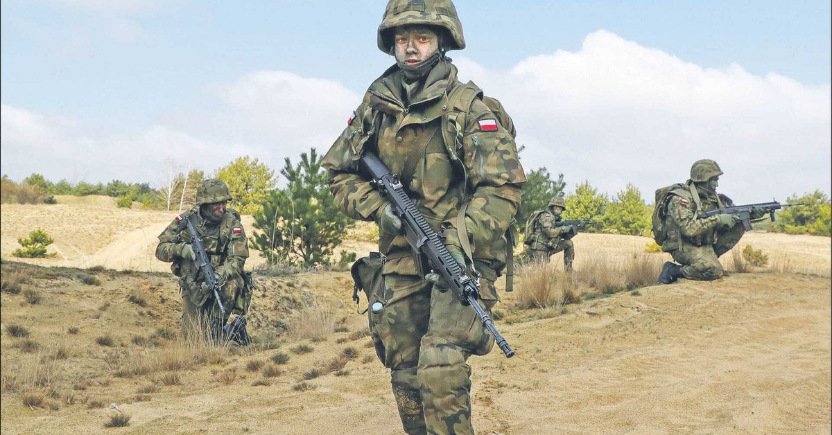 Manewry wojskowe prezydenta Nawrockiego. Znane są losy poboru do armii