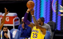 LeBron James zaliczył 98. triple-double w karierze. Lakers pokonali Warriors