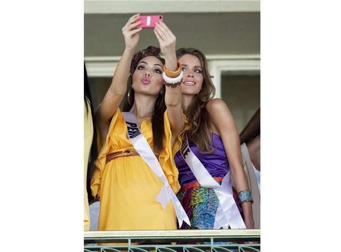 Miss Peru Natalie Vertiz (L) i Miss Chile Vanessa Ceruti