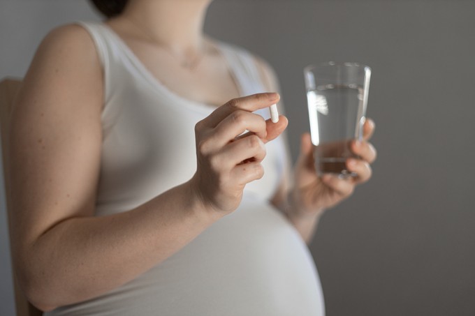 Paracetamol szedése terhesség alatt: összefüggésben lehet a gyerek figyelemzavarával?