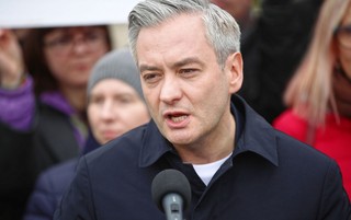 Biedroń o planie antykryzysowym rządu: To dobry kierunek, ale niewystarczający